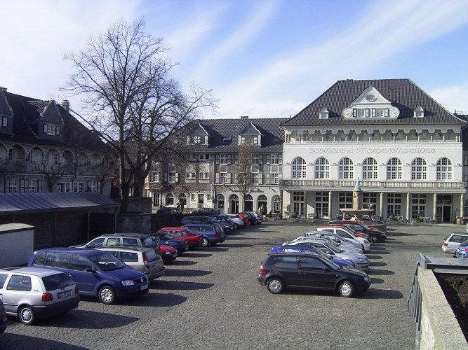 File:Essen-Margarethenhöhe Markt.jpg