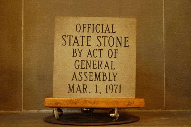 File:Indiana State Stone (Sculpture).jpg