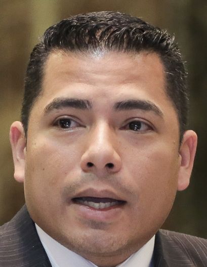 File:Mauricio zambrano (cropped).jpg