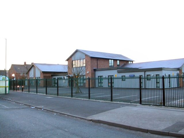 File:Police Outpost - geograph.org.uk - 92392.jpg