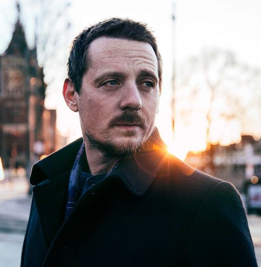 File:Sturgill Simpson photo 2016 (cropped).jpg