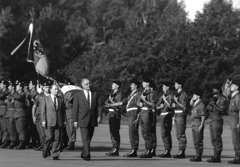 File:Bundesarchiv B 145 Bild-F076309-0016, Manching, Manöver Frankreich-Deutschland.jpg