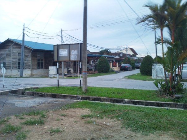 File:Changkat Keruing Street.jpg