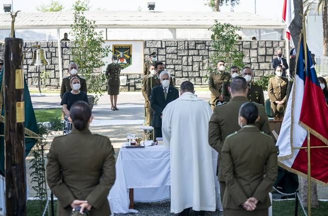 File:Eugenio Nain ceremony.jpg