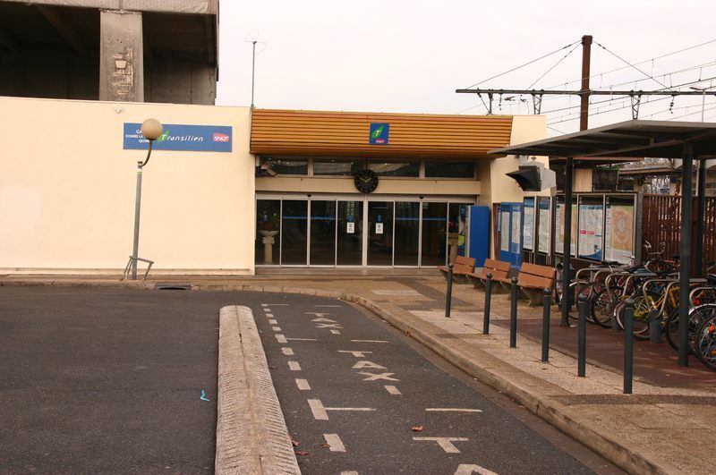 File:Gare de Combs-La-Ville 1.jpg