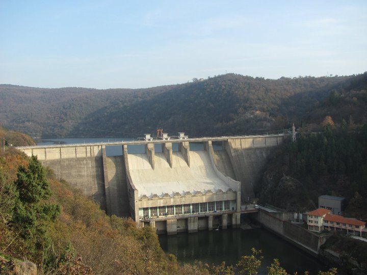 File:Ivaylovgrad-dam-wall.jpg