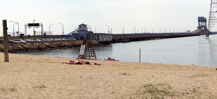 File:James River Pier.jpg