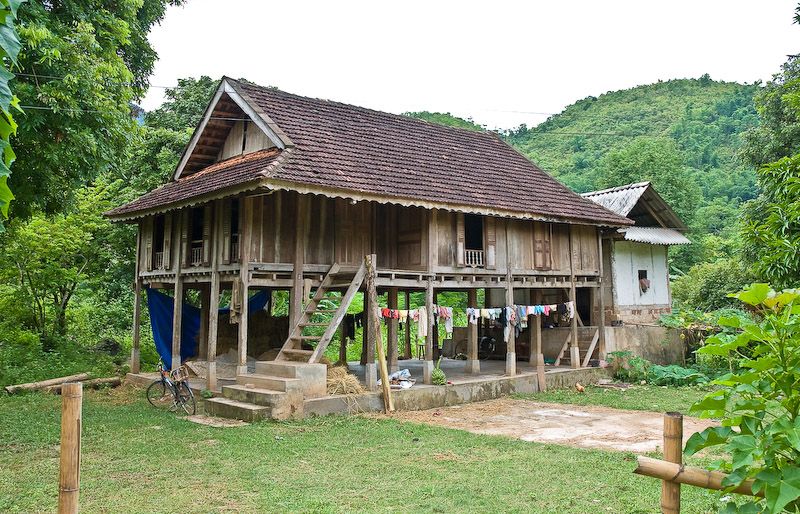 File:Mai Chau stilt house.jpg