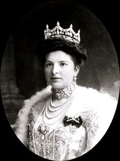 File:Margit Esterhazy tiara.jpg