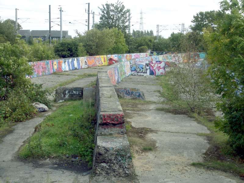 File:Markfield sludge tanks.jpg