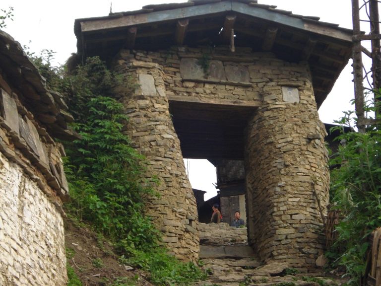 File:Northern gate of Thembang fort.jpg