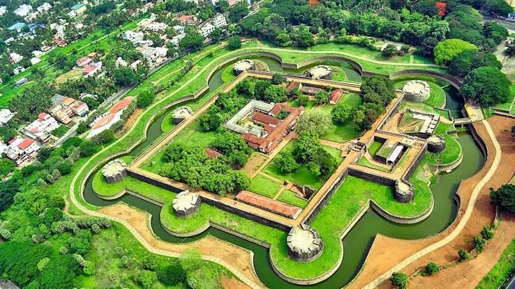 File:Palakkad Fort 5.jpg