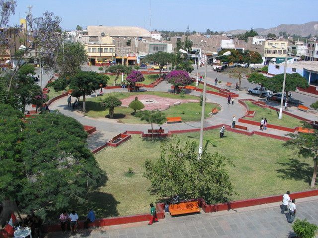 File:Plaza de armas Nasca-Peru.jpg