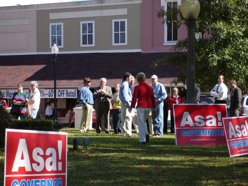 File:Asa Hutchinson campaigning.jpg