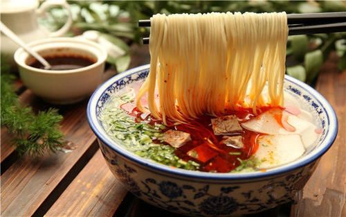 File:Beef noodle soup(Lanzhou).jpg