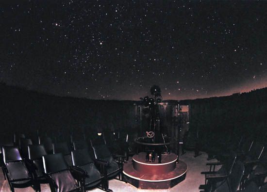 File:Belgrade Planetarium theatre night.jpg