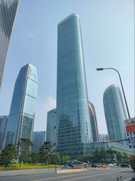 File:Bodizhongxin 01.jpg