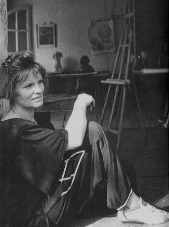 File:Brigitte Buscail-Lipsky dans son atelier à Saint-Denis.jpg