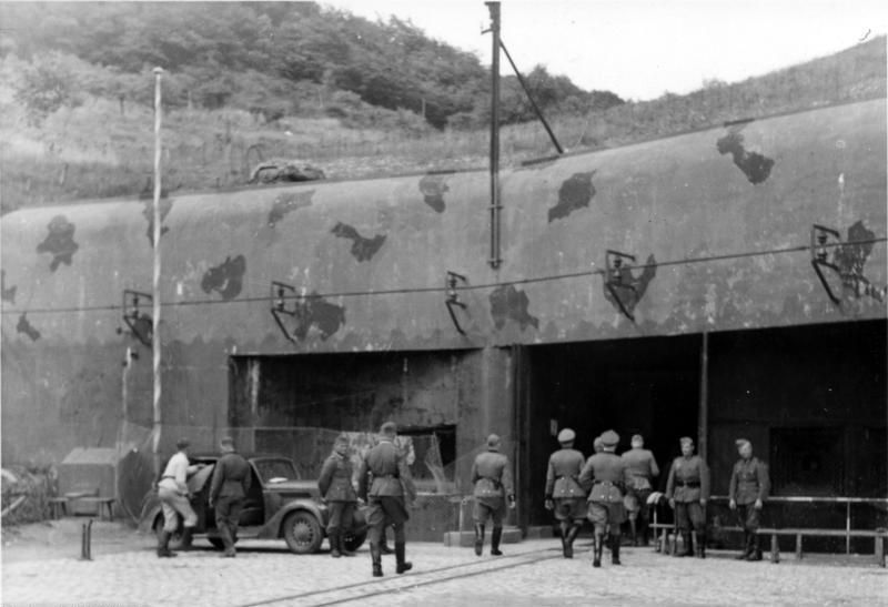 File:Bundesarchiv Bild 121-0363, Westwall, Besichtigung, Maginot-Linie.jpg