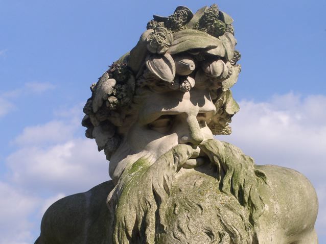 File:Father Thames, Coade stone sculpture.jpg