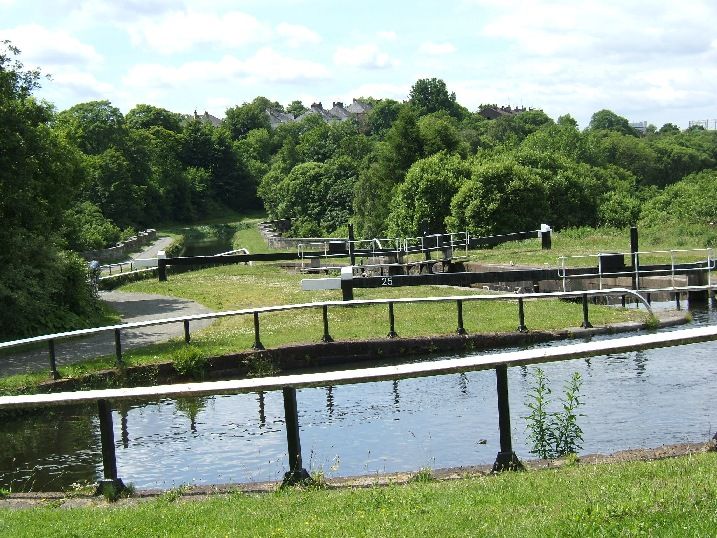 File:Forth and Clyde canal pathway.jpg