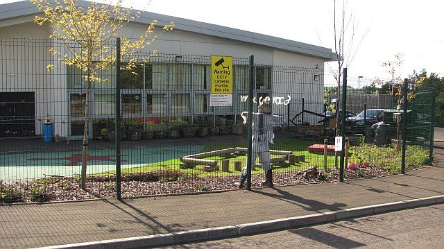 File:Glenboig primary schools (geograph 2020758).jpg