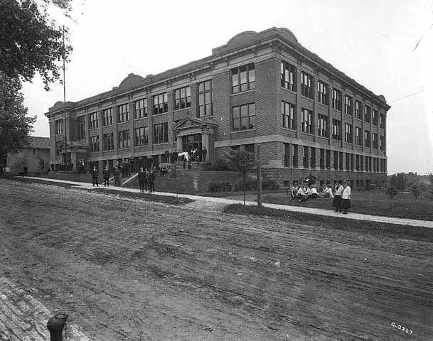 File:Johnson High School in 1916.jpg