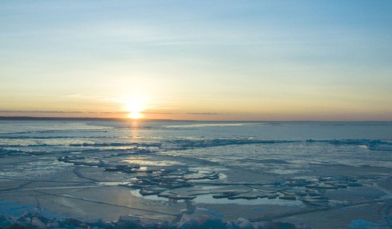 File:Sunset in Kremenchug reserv.jpg