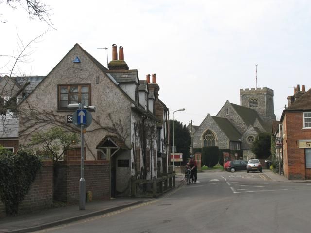 File:Thatcham town centre.jpg