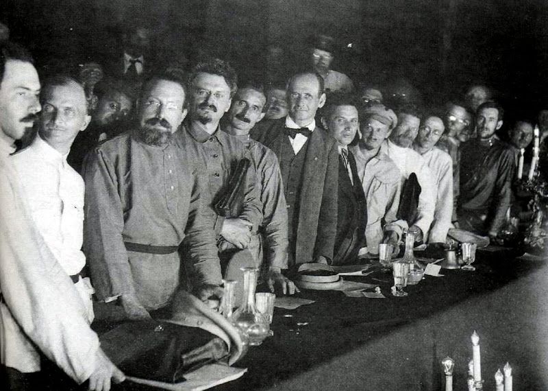 File:Троцкий на II конгрессе Коминтерна 1920.jpg