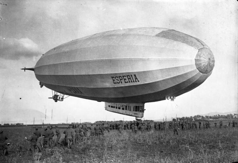 File:Bundesarchiv Bild 102-05517, Zeppelin-Luftschiff "Esperia".jpg