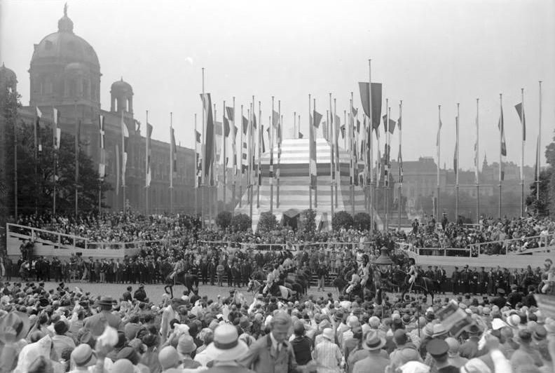 File:Bundesarchiv Bild 102-06271, Wien, Umzug zum Sängerbund-Fest.jpg