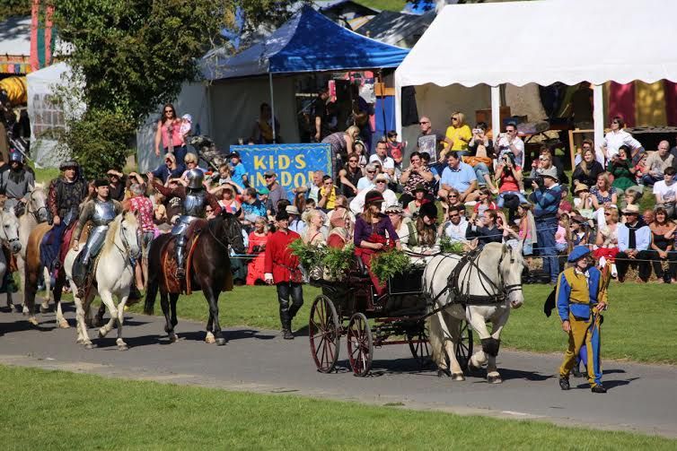 File:England's Medieval Festival grand parade.jpg