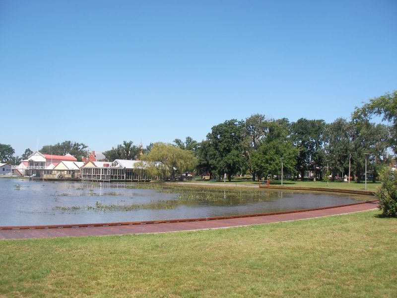 File:Lake wendouree.jpg