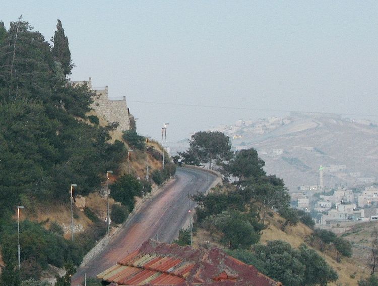 File:Pope's Road leading up to Mount Zion.jpg