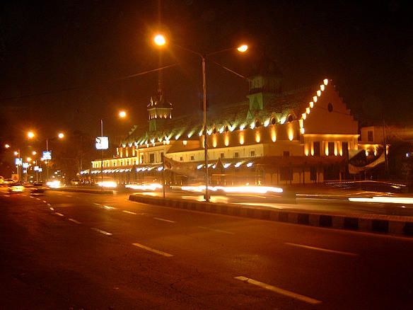 File:Tollinton market on Mall Road.jpeg