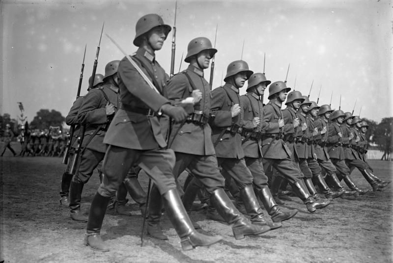 File:Bundesarchiv Bild 102-10887, Parade der Reichswehr.jpg