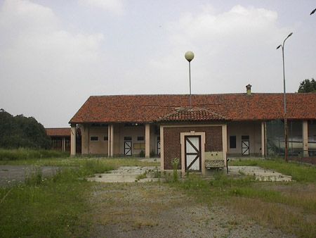 File:Cascina Ca' Secca 01.jpg