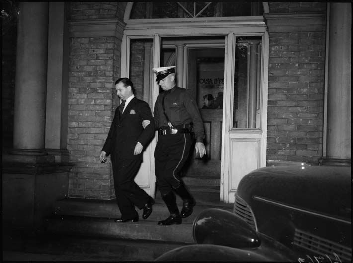 File:Arrest at Casa d'Italia, Toronto, ON.jpg