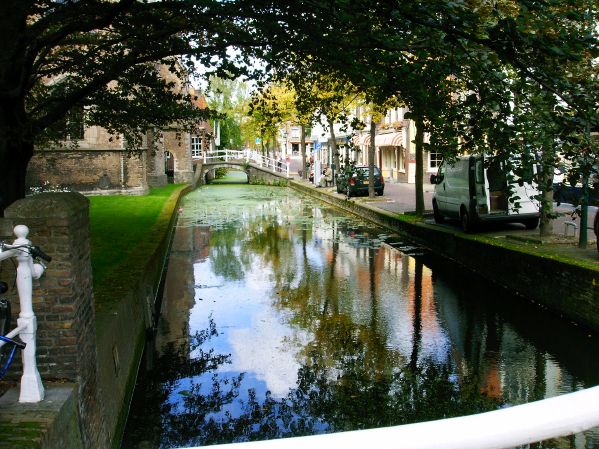 File:Delft canal.JPG