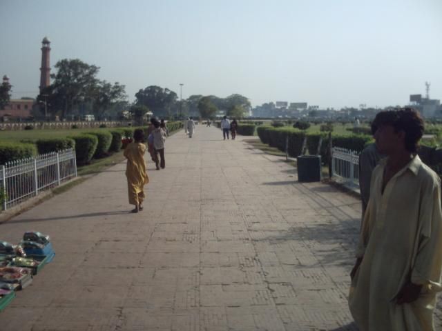 File:Iqbal park walking trail.jpg