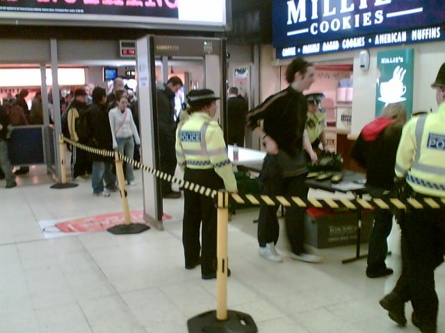 File:Knife search at New Street (131493182).jpg