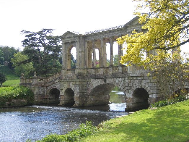 File:Palladian bridge Wilton House.jpg