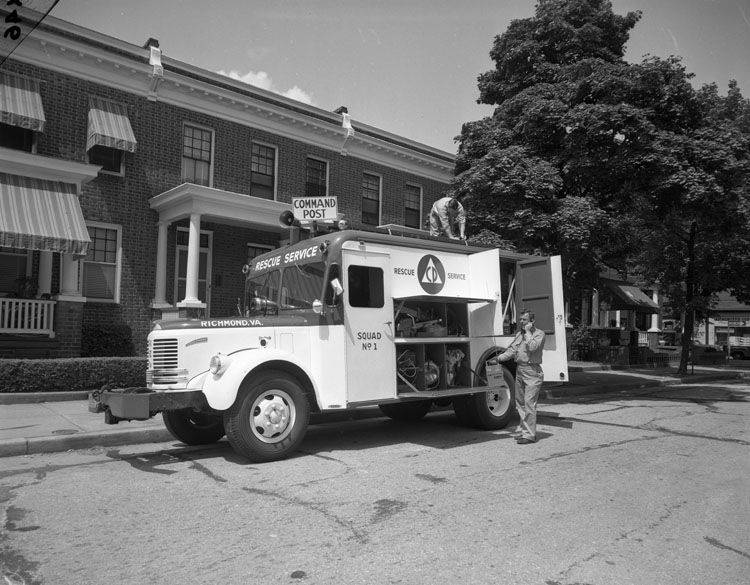 File:Richmond Rescue Service truck (2898498307).jpg