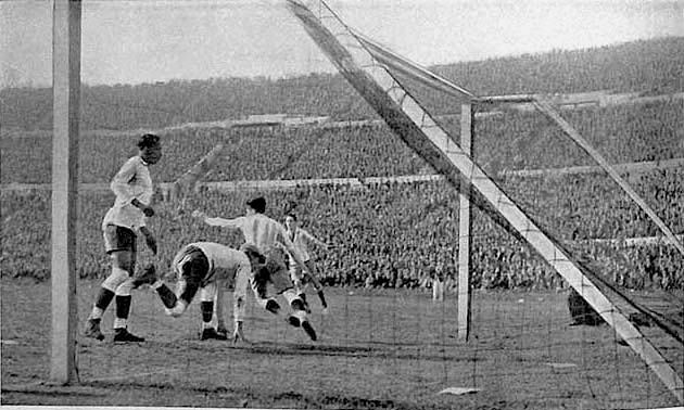 File:Stabile goal v uruguay 1930.jpg