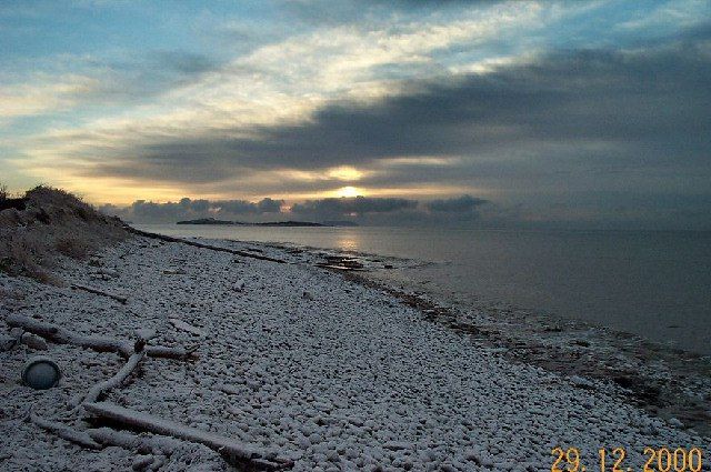 File:Sully Beach - geograph.org.uk - 15177.jpg