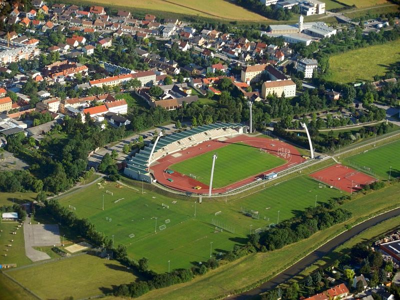 File:Tonn Stadion 05 2011.jpg