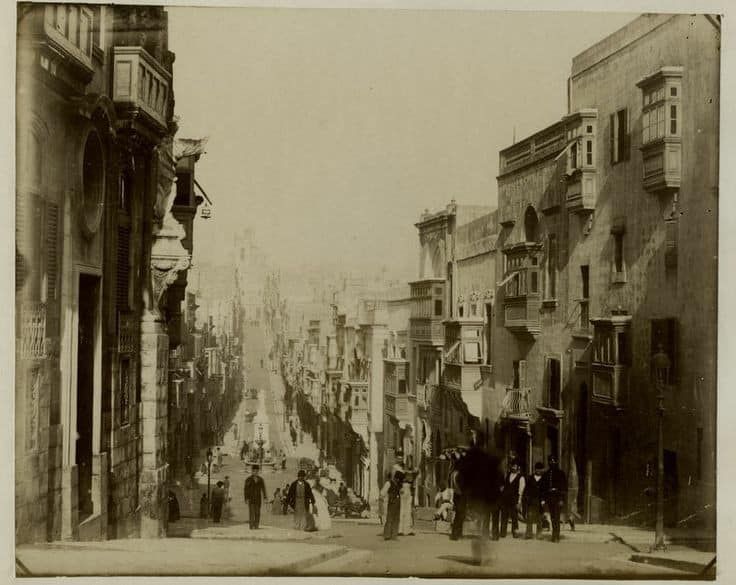 File:Victory Street Senglea 1880.jpg