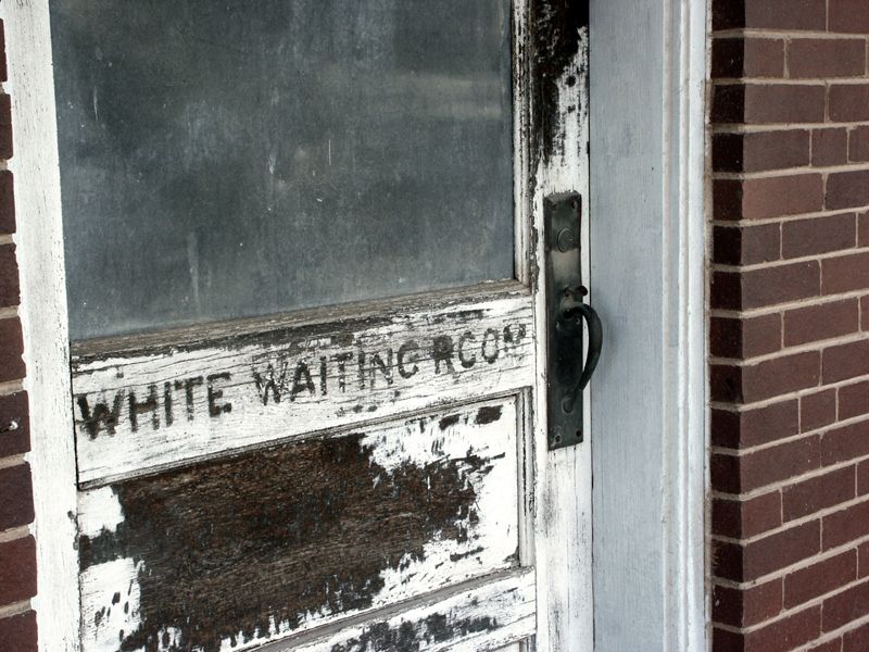 File:White waiting room elk city.jpg