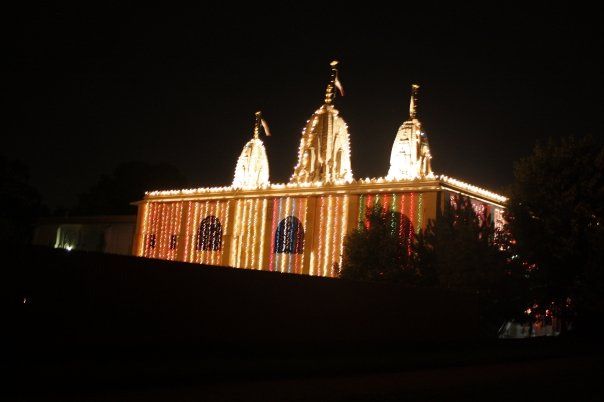 File:Swaminarayan temple Chicago.jpg